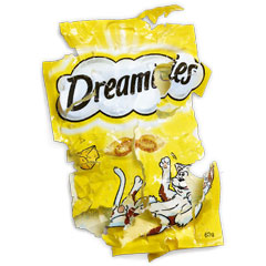 dreamies katzensnacks aufgerissen
